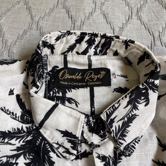 Linen Short Sleeve Button Up NWOT - Picture 3 of 4